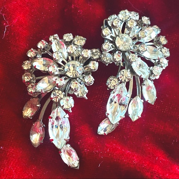 Vintage Rhinestone Clip On Earrings - Picture 4 of 9